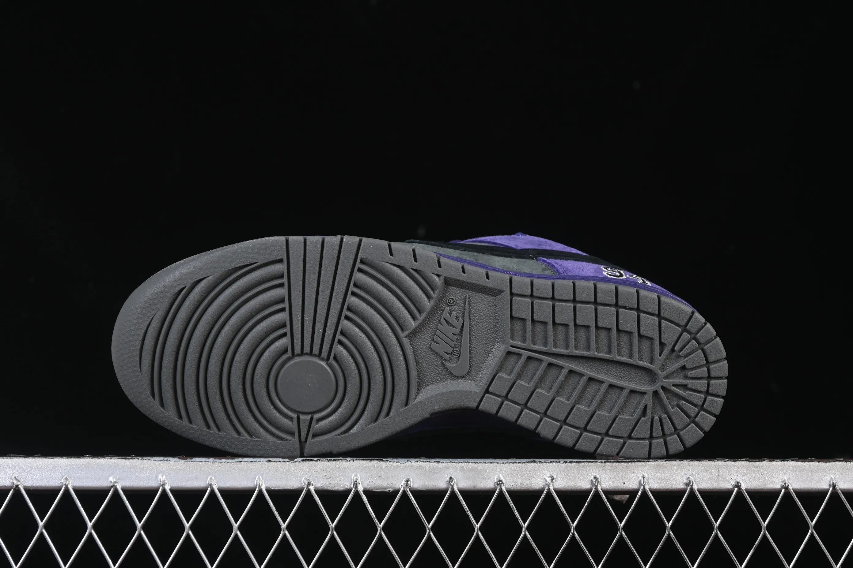All Categories Nk SB Dunk Series Nk SB Dunk Low Low-top sneakers Supreme x Nike Dunk SB Dunk Low joint gray and purple low-top casual skateboard shoes HQ8487-500